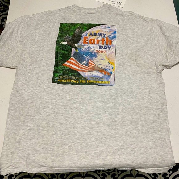 Hanes Other - VINTAGE XL Tshirt Tee Shirt ARMY EARTH DAY 2002